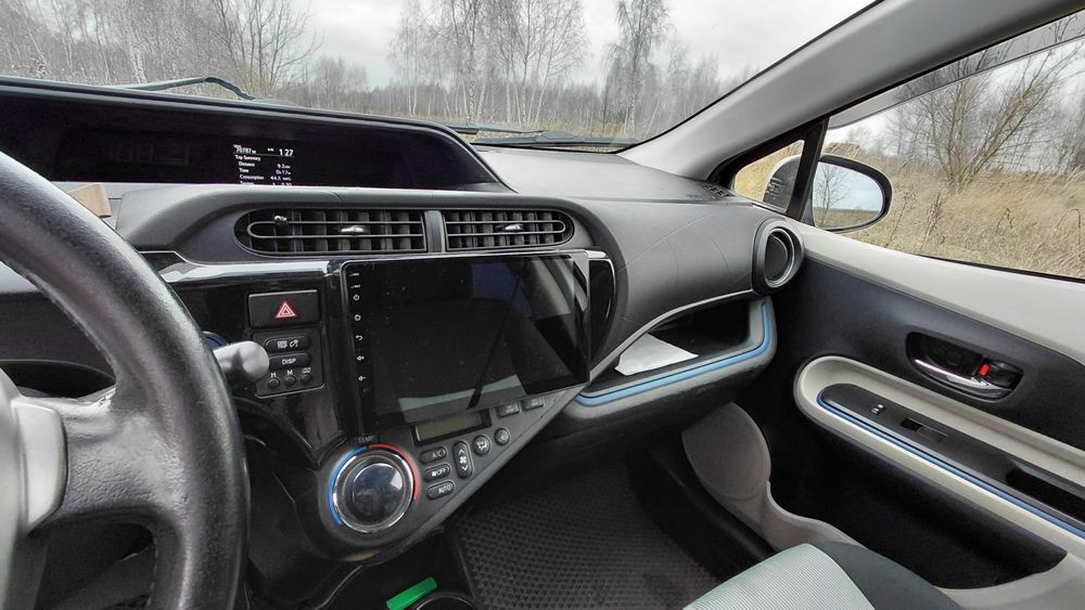 Тойота Aqua 2014