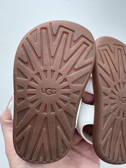 Оригінальні шкіряні сандалі zara 28  і ugg 11 см устілка