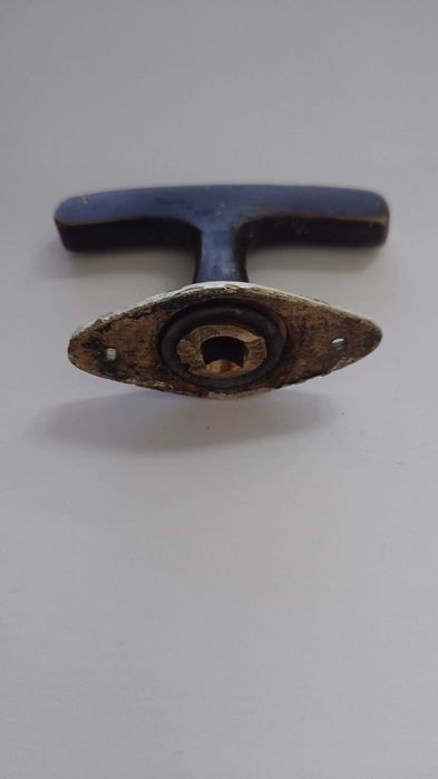 Stare klamki okienne z mosiądzu mosiężne