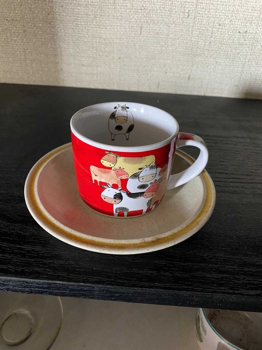 conjunto de chavena e pires vaquinhas vermelhas
