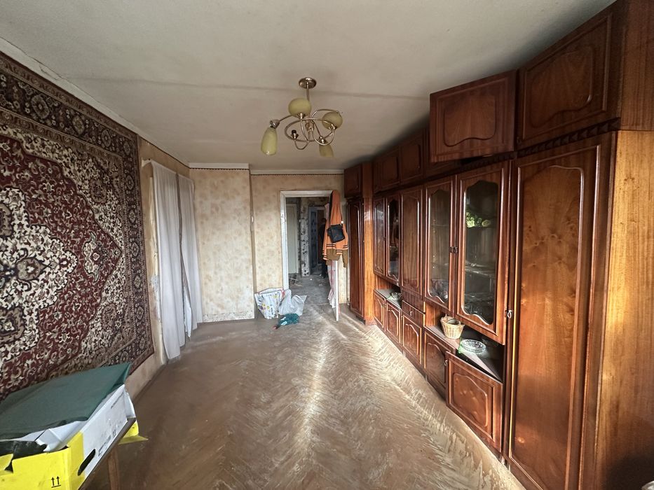 Продам 3-кімнатну квартиру на вул. Пулюя