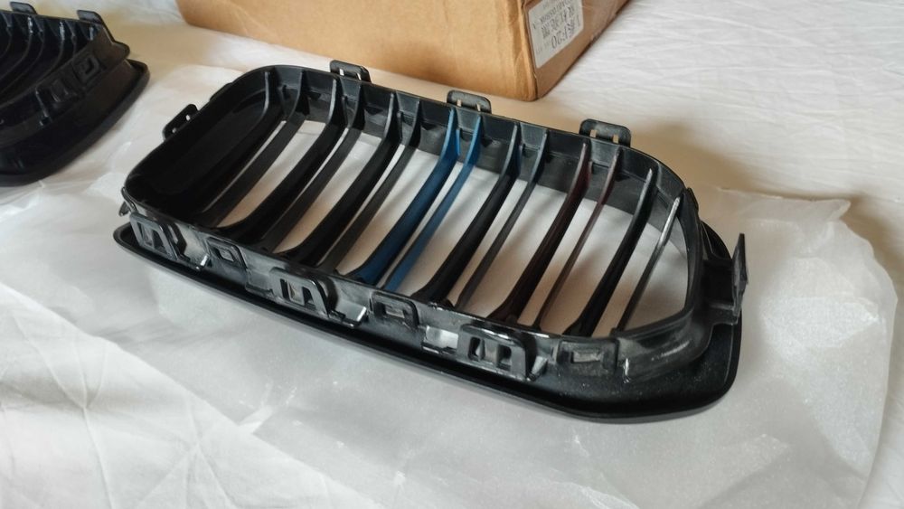 Grelhas / Rins BMW Série 1 F20 LCI Preto Brilhante Cores M