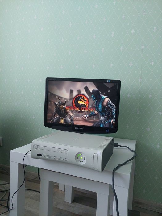 Приставка ікс бокс 360 xbox працююча гарний стан