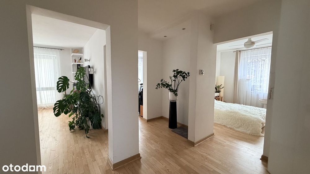 Przestronny dom w centrum Pruszkowa z dużą działką - More