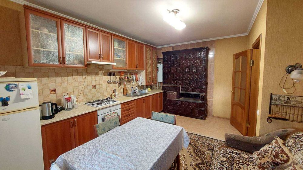 Продаж  будинку . 12сот. землі.