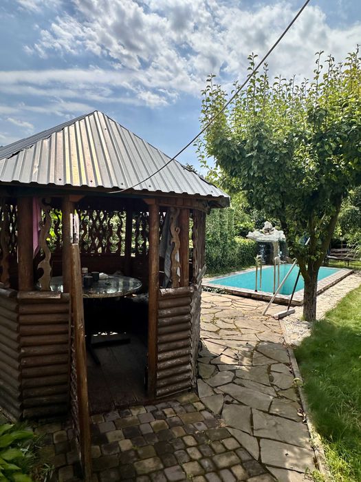 2 будинки+виробниче двоповерхове приміщення на території