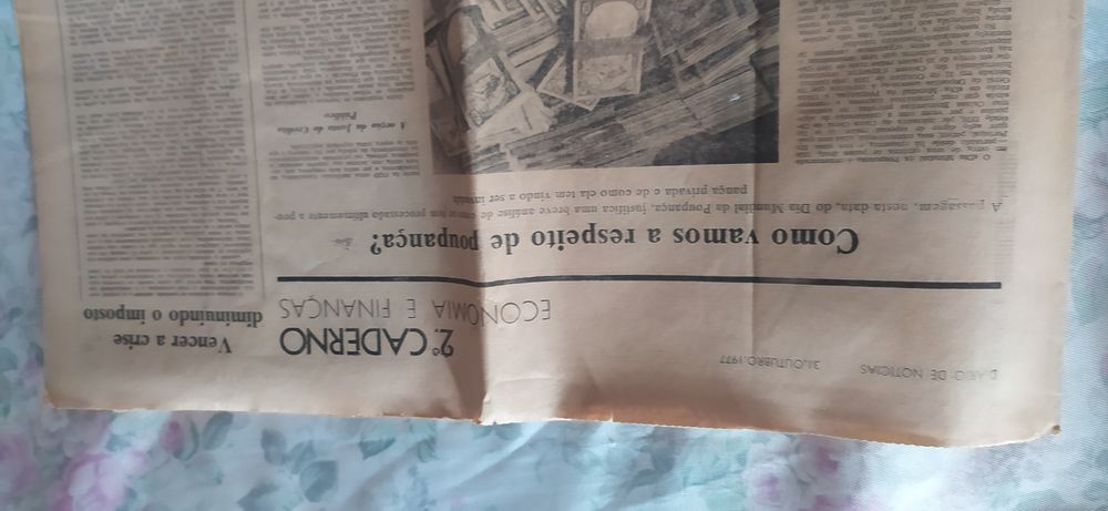 Vendo jornal antigo , diário de notícias