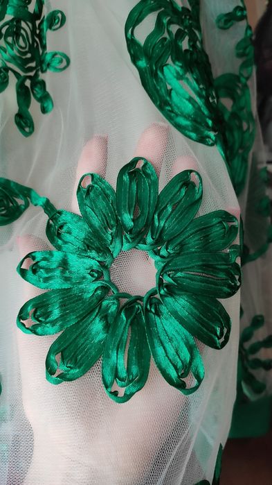 Продам випускне плаття на дівчинку