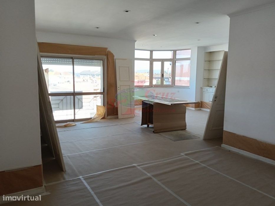 T4 com garagem Junto Piscinas Celas