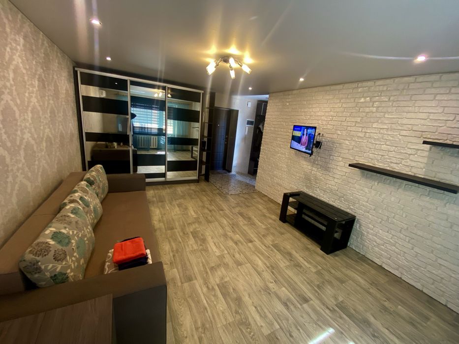 1 кім-на квартира з ремонтом біля центру .Тепла .