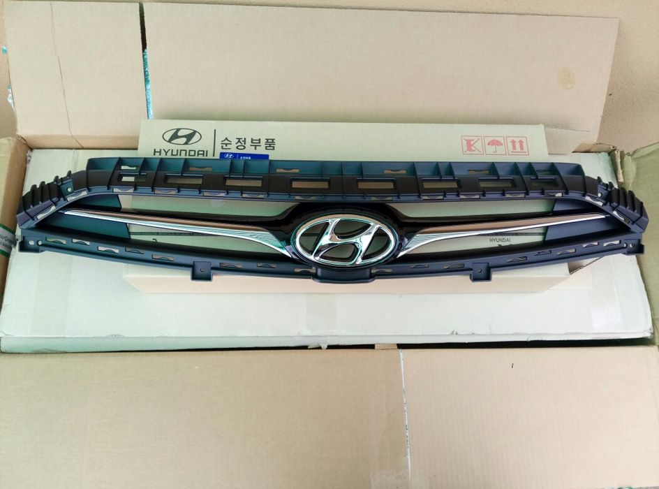 Решетка радиатора 2012-2016 Genesis Coupe 863502M300 новая оригинал