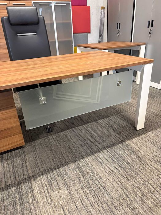 Zestaw mebli gabinetowy orzech piękny design okazja!