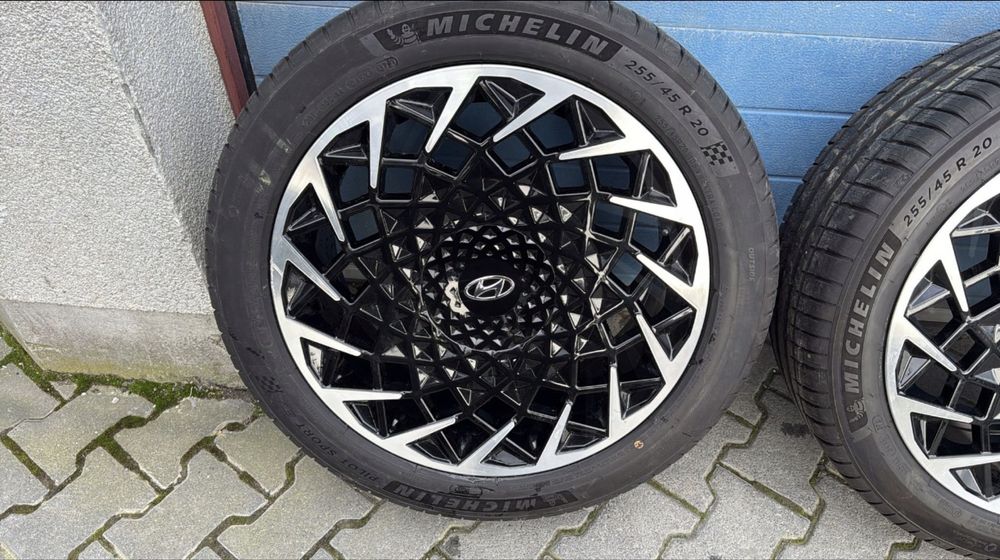 Hyundai IONIQ 5 диски з резиною R20