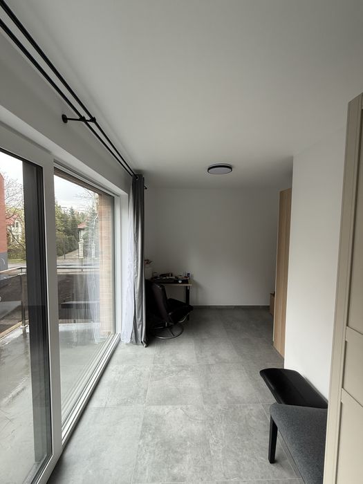 Duży pokój z balkonem blisko metro m2