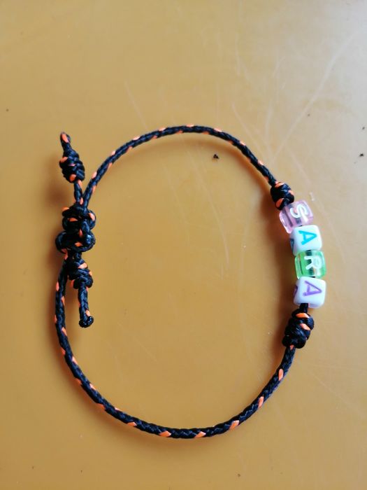 Pulseira com nome missangas