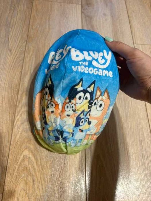 Maskotka Bluey w domku