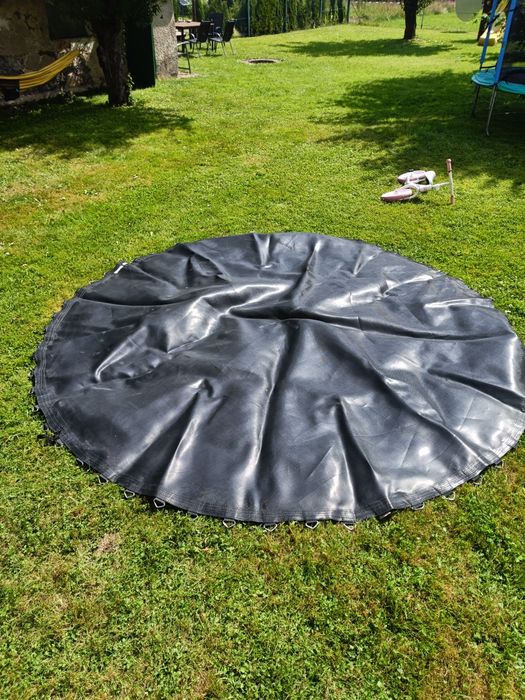 Mata do trampoliny  z sprężynami