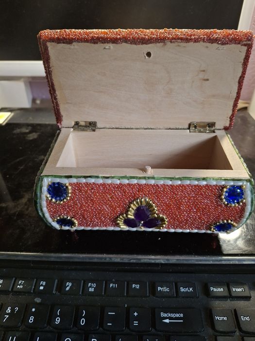 Скринька для прикрас.