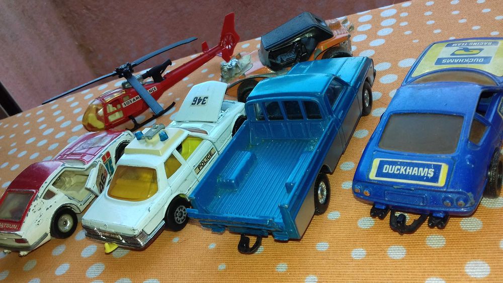 Carrinhos Matchbox e Corgi escala 1/36