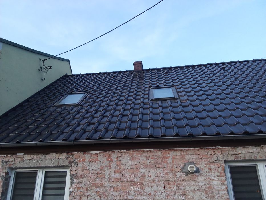 Dekarz. Montaż okien Dachowych. Wymiana okna dachowego