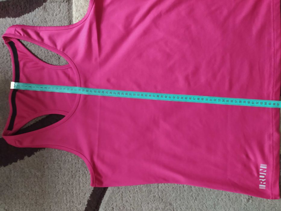 Спортивна жіноча майка