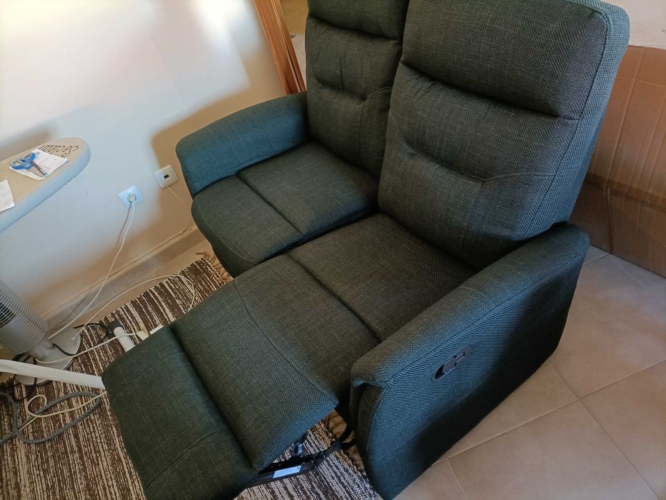 Sofá 2 lugares novo . Não foi usado.