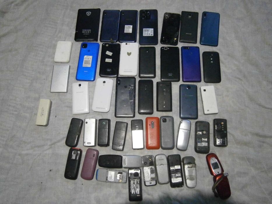 Мобильные телефоны ( один лот )