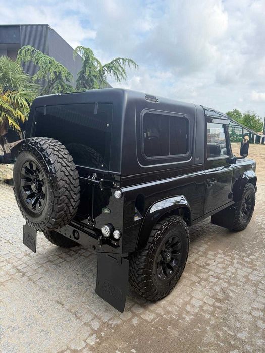 Land Rover Defender 2010