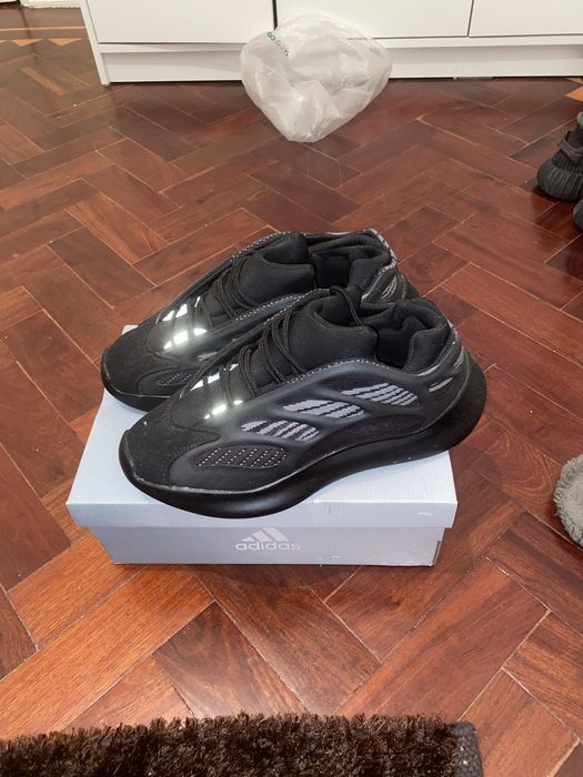 Adidas Yeezy Boost 700 V3 Dark Glow 38 usado.
