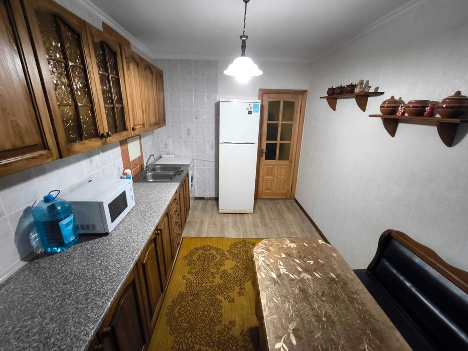 Здам простору 3-кімн квартиру з косм ремонтом у тихому центрі міста.