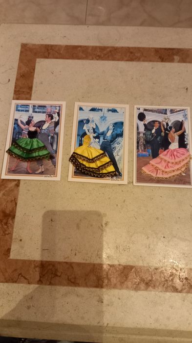 Vendo postais de trajes espanhois em relevo