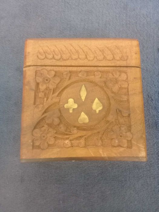 Caixa para carta e mealheiro