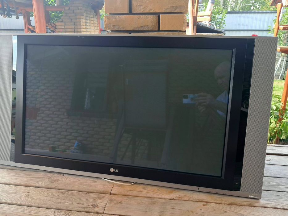 Продам телевізор LG 42" на деталі