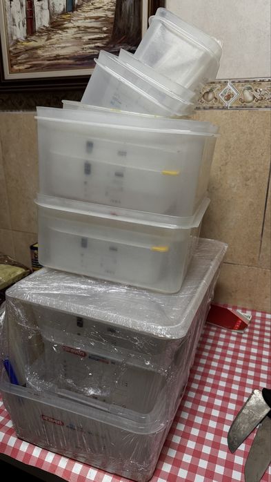 várias caixas. Vendo conjunto muitas caixas por apenas 40€