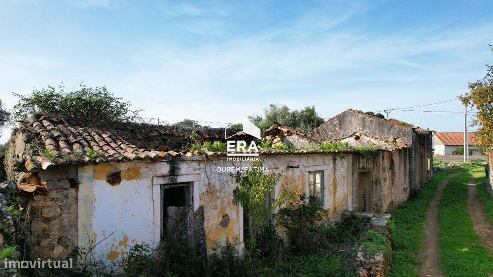 Terreno com Ruína perto de Tomar