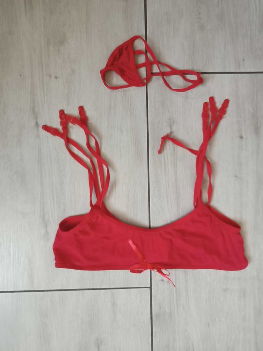 Pas do pończoch plus stringi