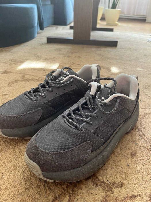 Кросівки adidas 42р