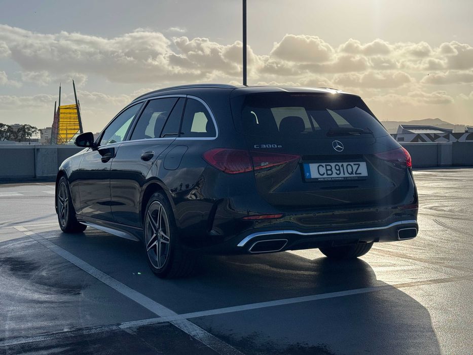 Mercedes-Benz C300e AMG • Garantia Oficial + 2 Anos • Autonomia de 110km em elétrico