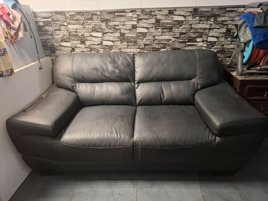 Sofa pele sintética.