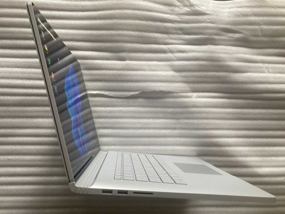 i7,16GB,256,NVIDIA GTX1060 6GB Трансформер Microsoft Surface Book 2 15