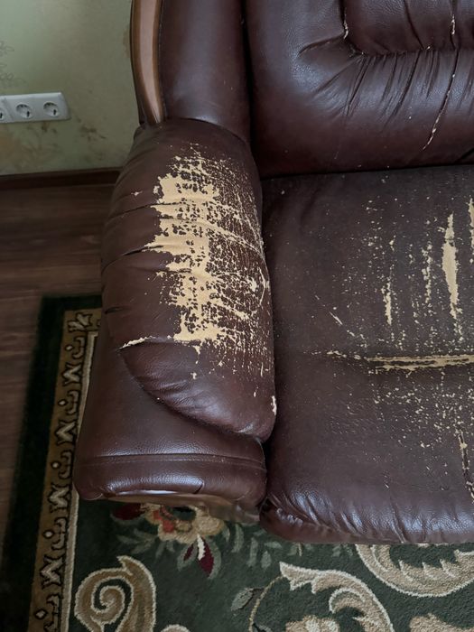 Диван прямий з кожзаму