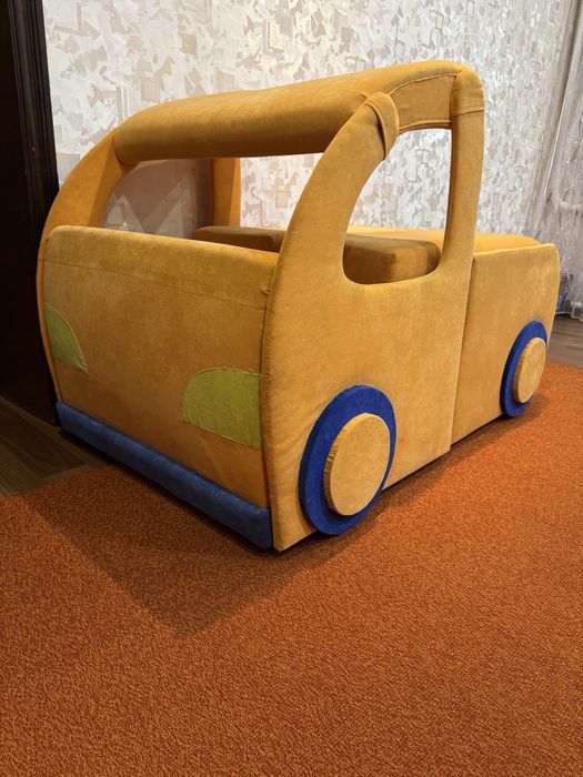 Детская кровать машина