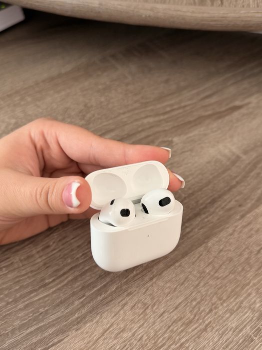 Продам  AirPods 3