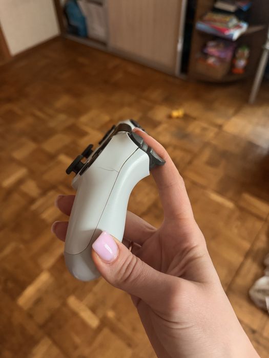 Продам PS 4 Pro 1TR