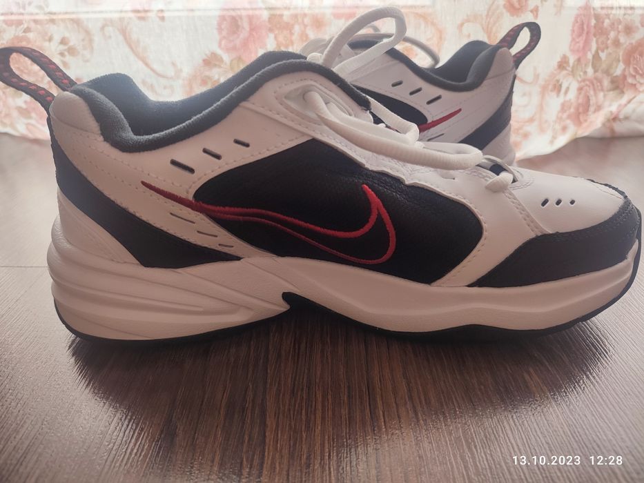 Кросівки Nike Air Monarch