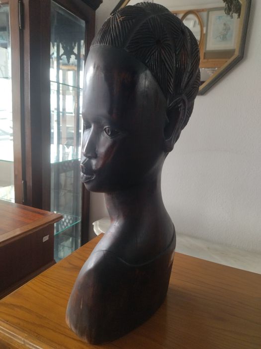 Busto Africano  , origem de Angola talvez da década de 60