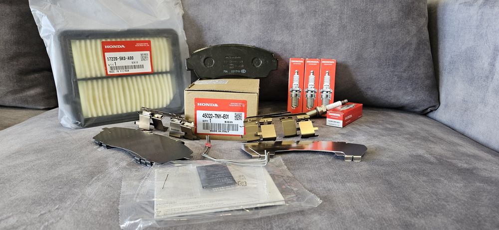 Гальмівні колодки, свічки, фільт Honda CR-V Hybrid