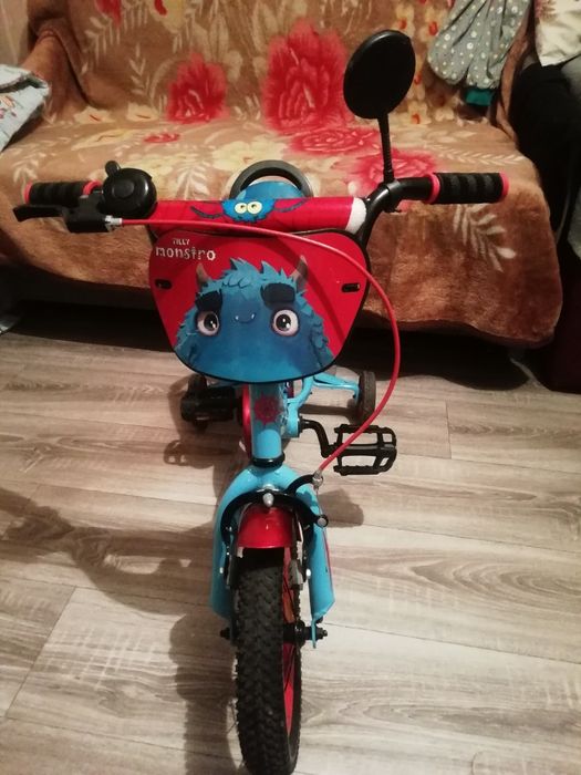 Велосипед с дополнительными колесиками