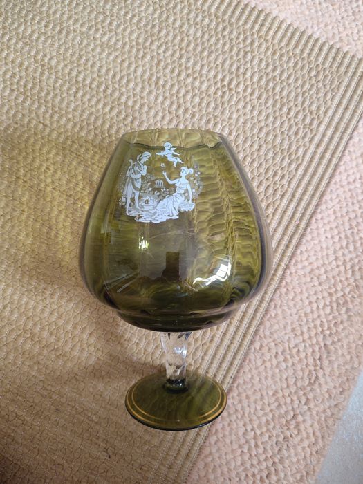 Decorative glass cup64752316407169122