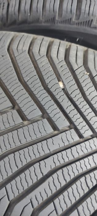 Pneus 235/45/18 semi novos